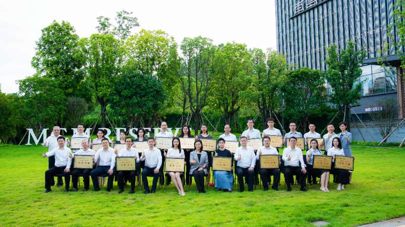 Stake官网电气获评普洱市 “双强” 企业称号！